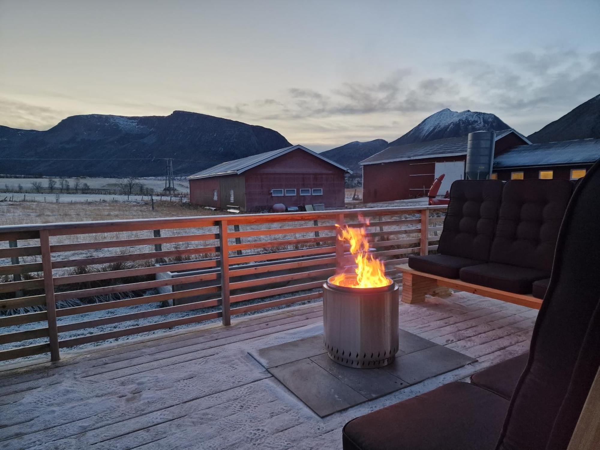 Arctic Lodge Tromvik With Jacuzzi Tromsø Buitenkant foto